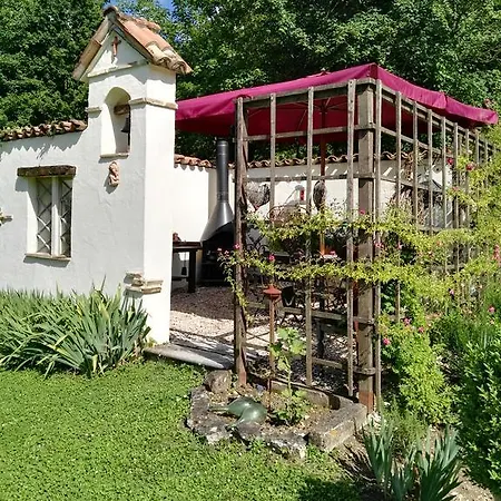 Casa Valrea Haus Am Fluss بيرغولا