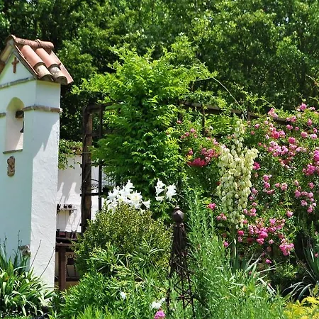 Casa Valrea Haus Am Fluss * بيرغولا